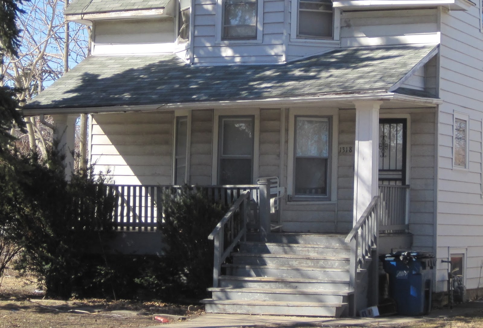 Dueling Kit Houses in Maywood
