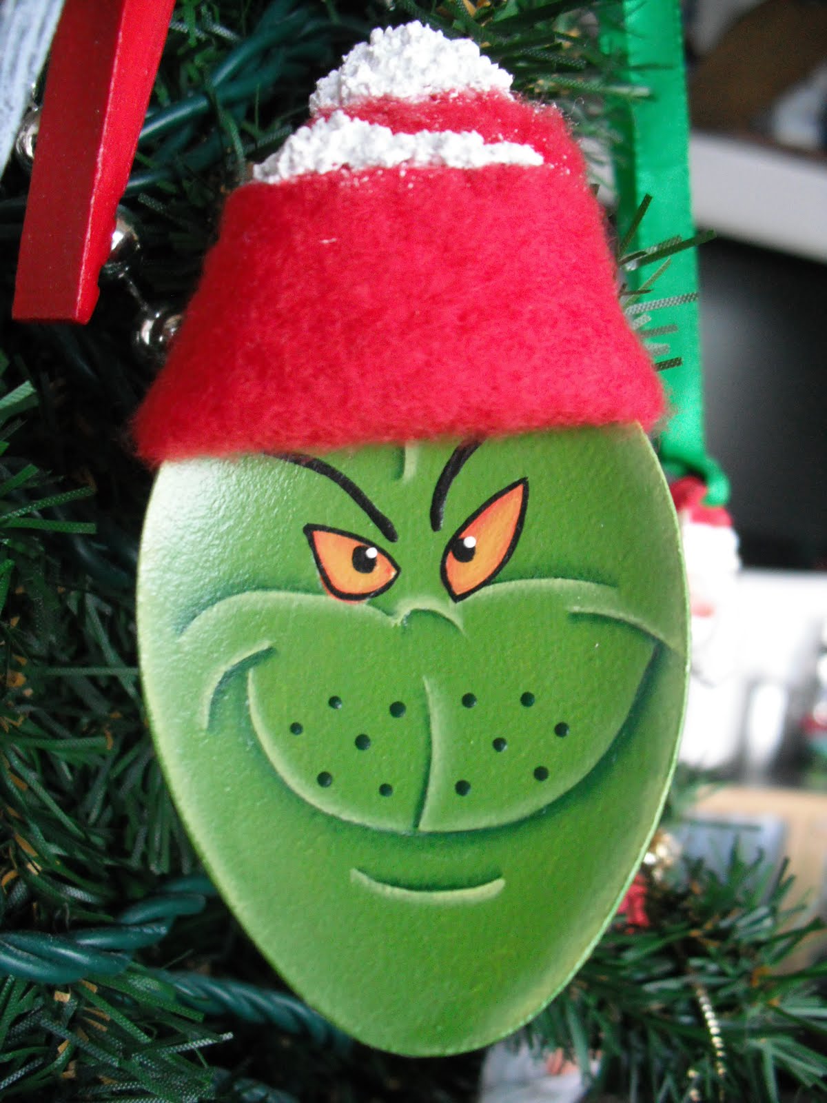 Cyndimac's Nick Knacks: Grinch Spoon Ornaments