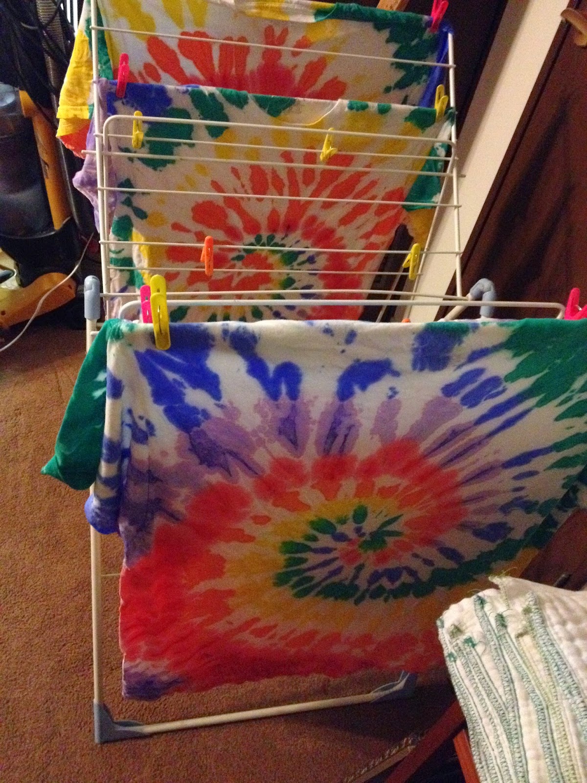 Delmarva Mama Tie Dye with Acrylic Paint WIN