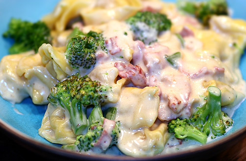 ostsås med broccoli ostsås med broccoli