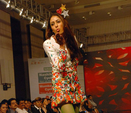 Bollywood Models at Nishka Lulla's 'Cyclothon Fashion Show - SEXIEST FASHION SHOWS IN THE WORLD PICS - Famous Celebrity Picture 