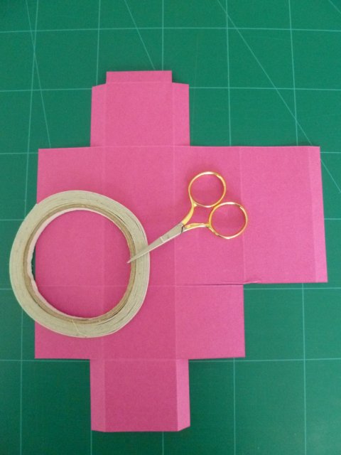 marly design: doosje vouwen voor kinderen / fold paper box