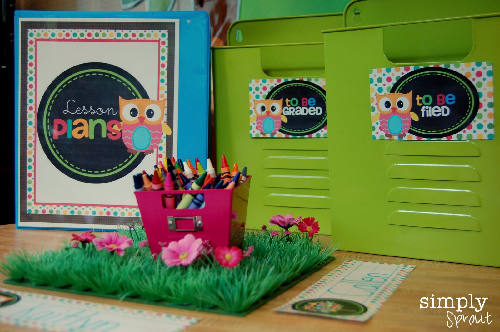 Teachers head back to school in style with cute classroom decor kits