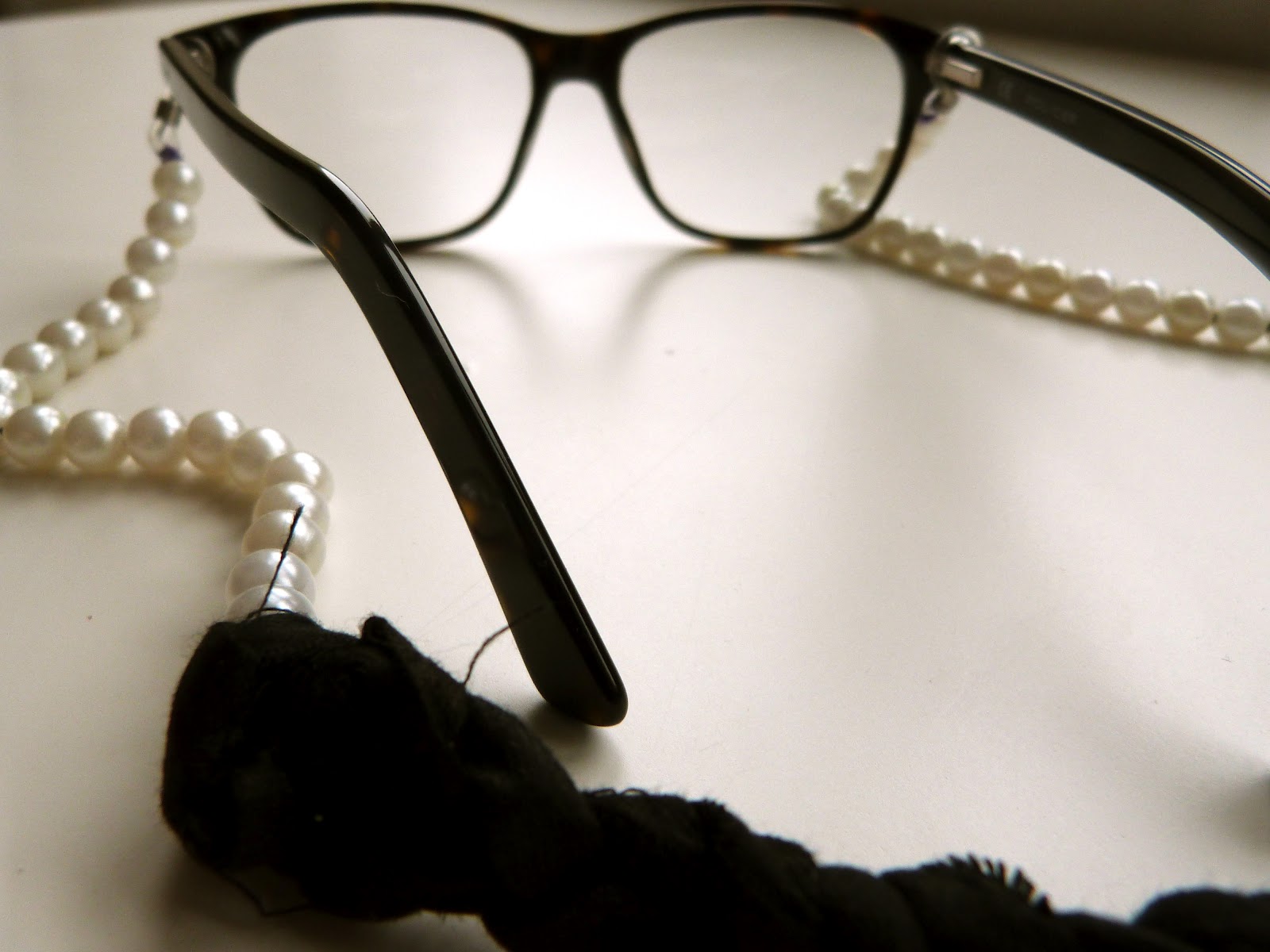 Trends With Benefits DIY Pearl Glasses Chain
