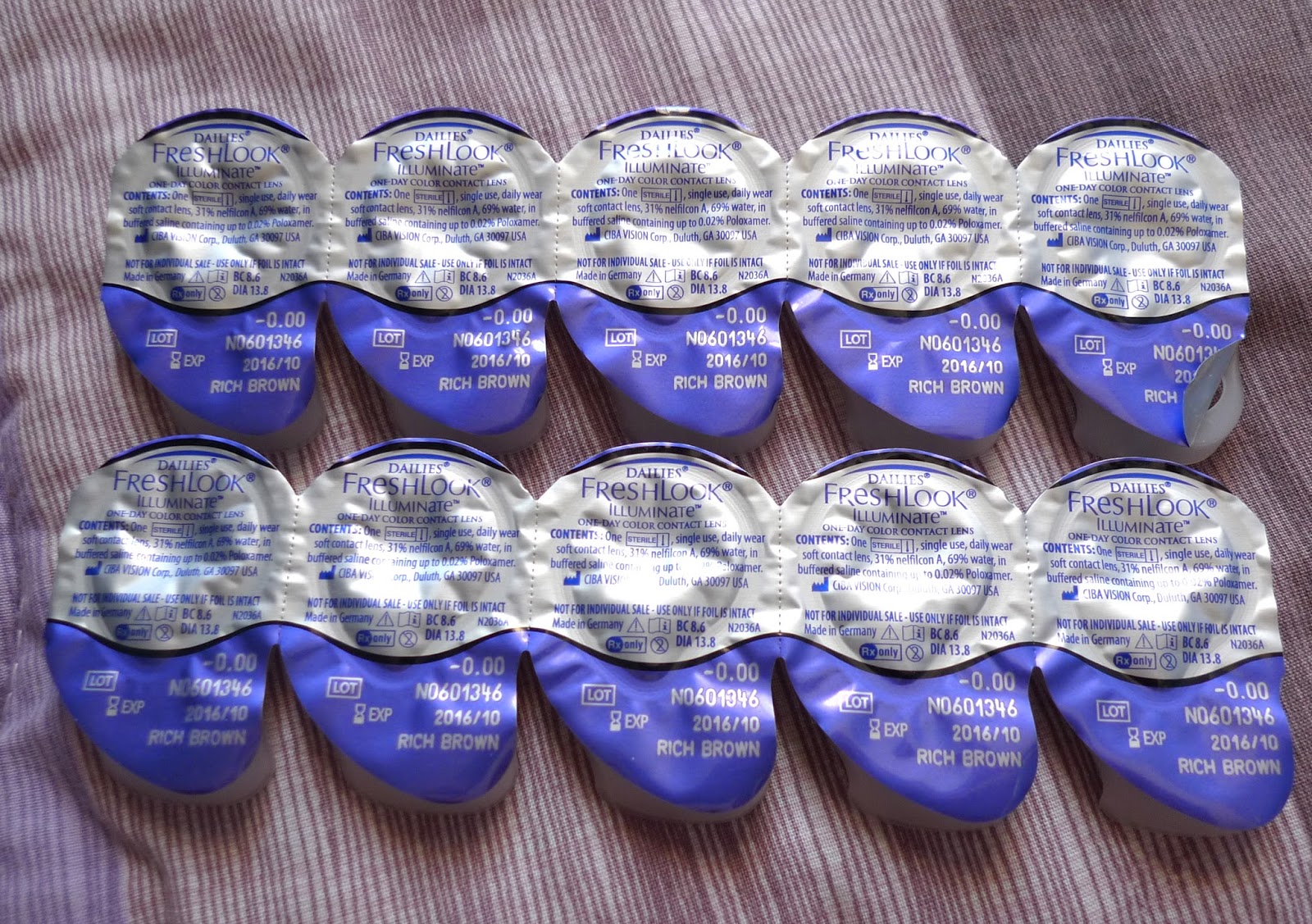 Review Freshlook Illuminate Dailies Contact Lens in Rich Brown The