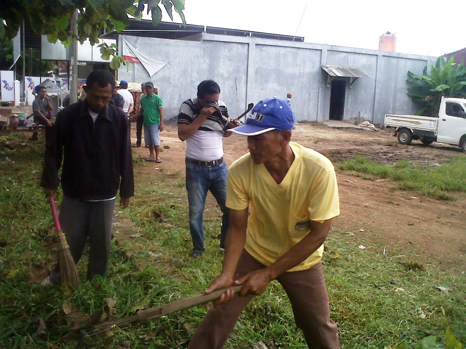 Kerja bakti gotong-royong Kelurahan Labuhanratu