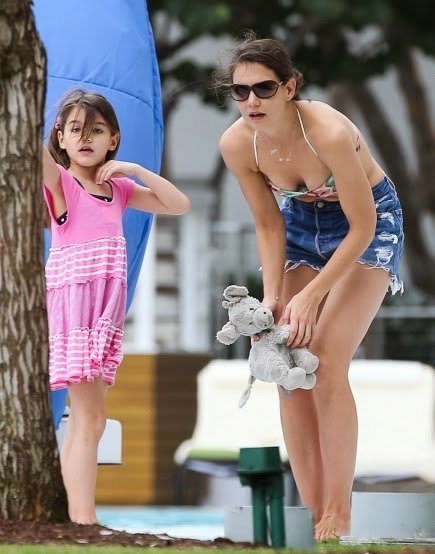 Katie Holmes American Hollywood Actress Open Bikini HD Images Katie Holmes American Hollywood Actress Open Bikini HD Images