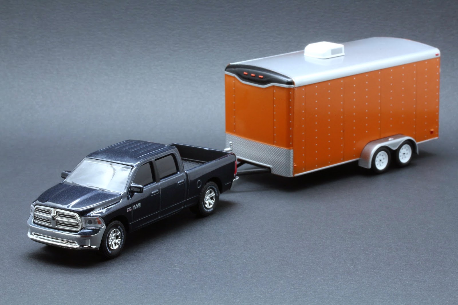 Diecast Hobbist 2014 Dodge Ram 1500 and Enclosed Car Hauler