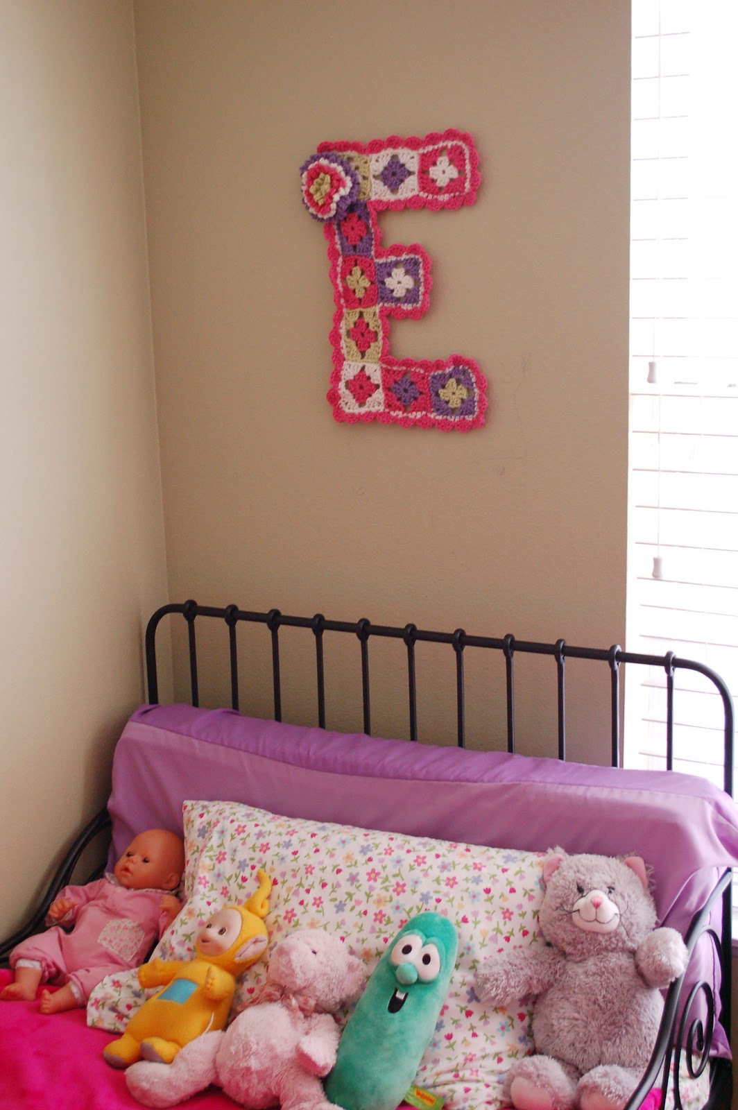 Alli Crafts: Free Pattern: Girl's Room Wall Decor Letter '