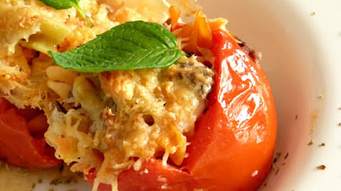 Tomates rellenos de pasta con anchoas