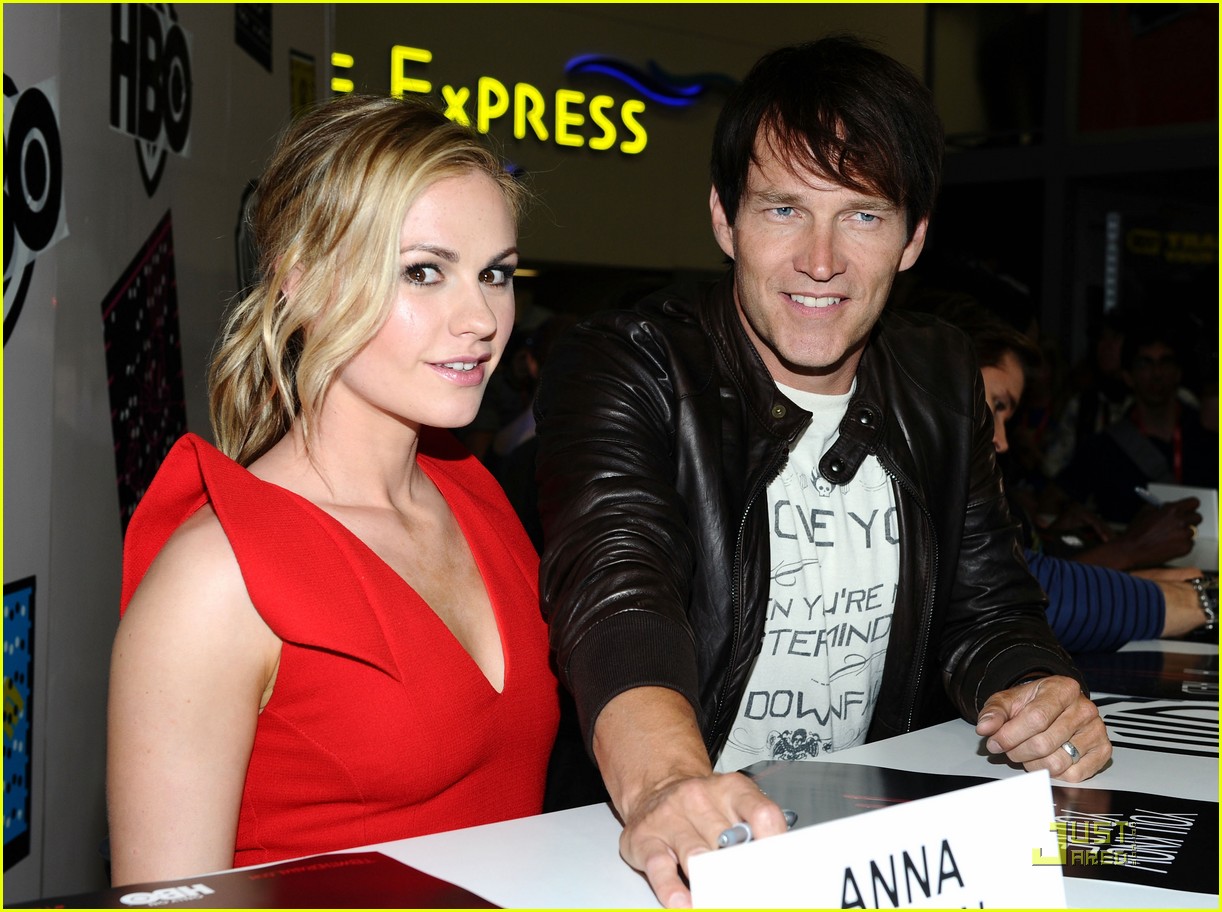 http://2.bp.blogspot.com/-3Z0-mMvtOPY/TirpnFfRu3I/AAAAAAAAAV0/Xupc4gMeCfQ/s1600/alexander-skarsgard-true-blood-panel-at-comic-con-08.jpg