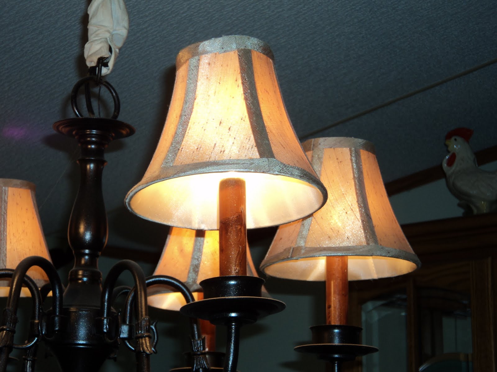 Magazine Your Home Recovering a lamp shade