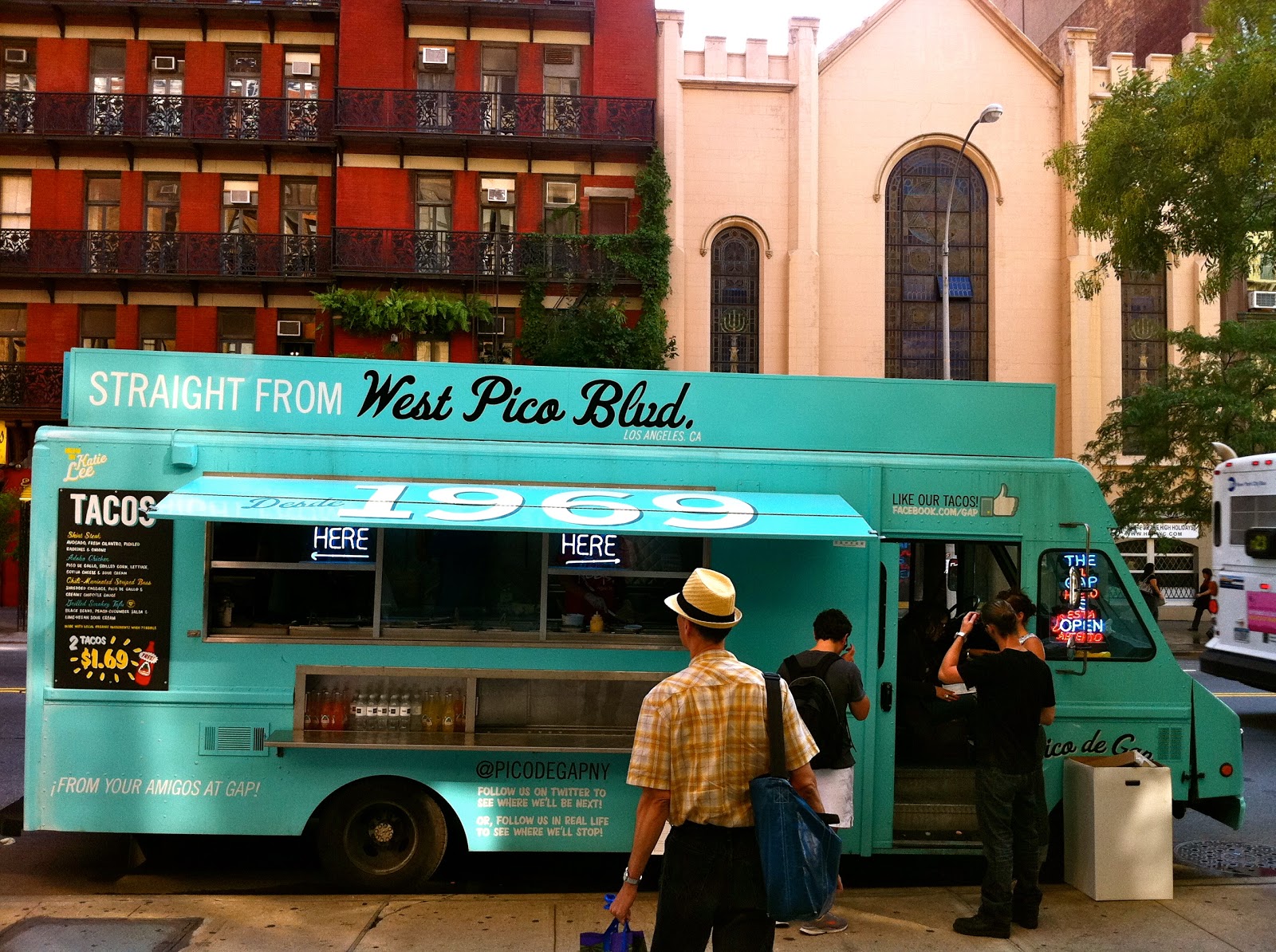 LABORATOIRE CREATIF Gourmet Food Trucks New York