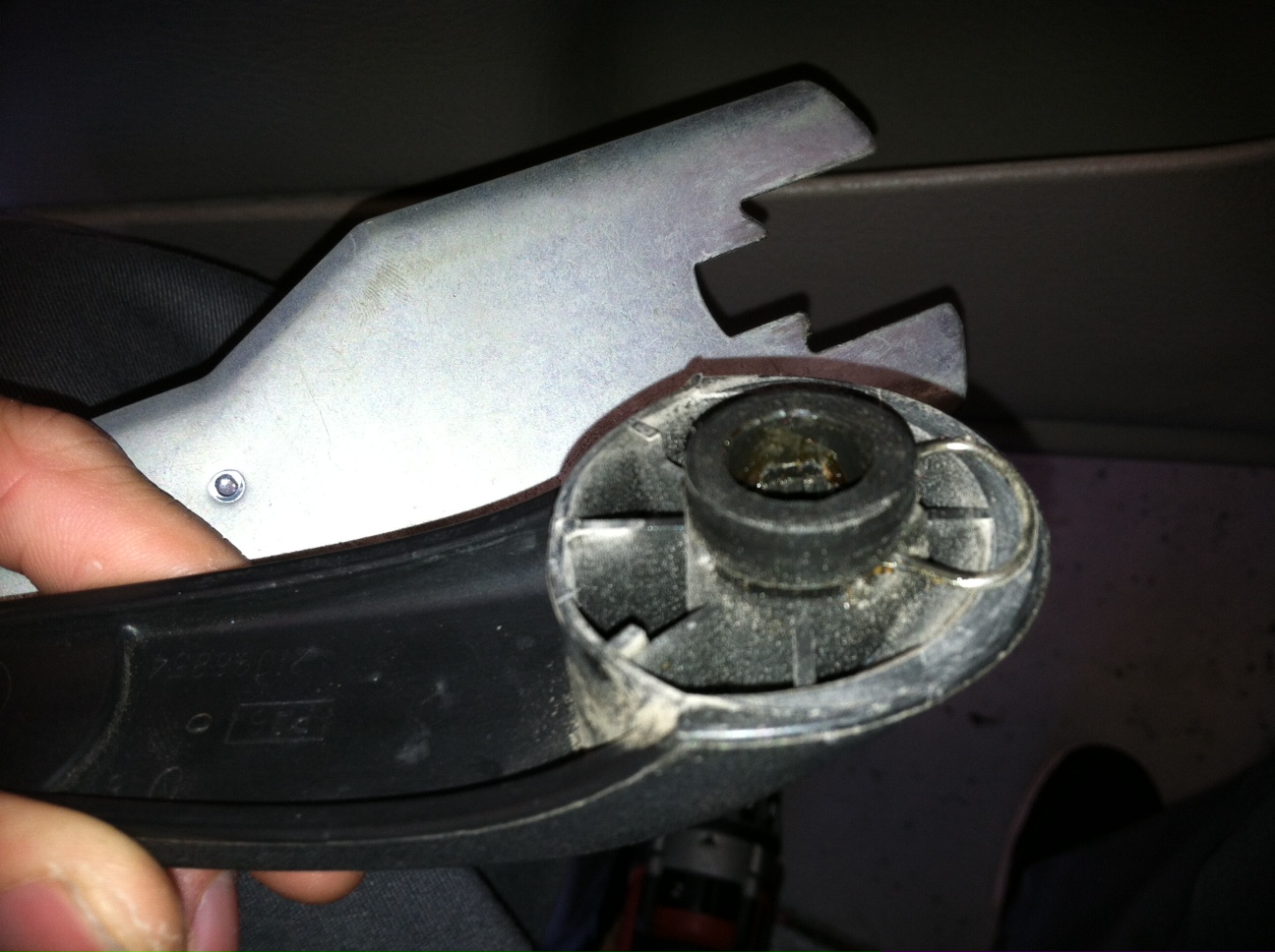 Car Audio Tips Tricks and How To's How To Remove/Replace A Vehicle's Window Handle/Crank