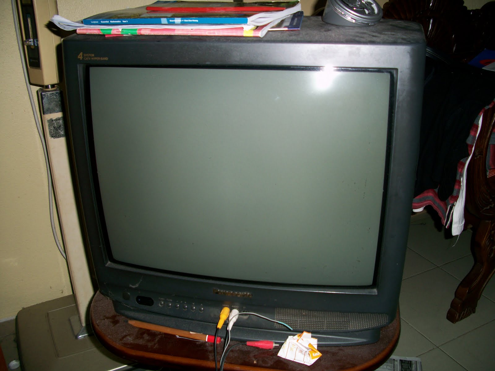 collectible items Preowned PANASONIC 21 inches TV