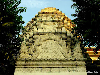 CEMENTERIO REAL WAT RATCHABOPHIT, BANGKOK. TAILANDIA