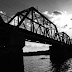 夕刻、“聖なる母の河” 遠賀川をまたぐJR筑豊線のそれはそれは古い鉄橋