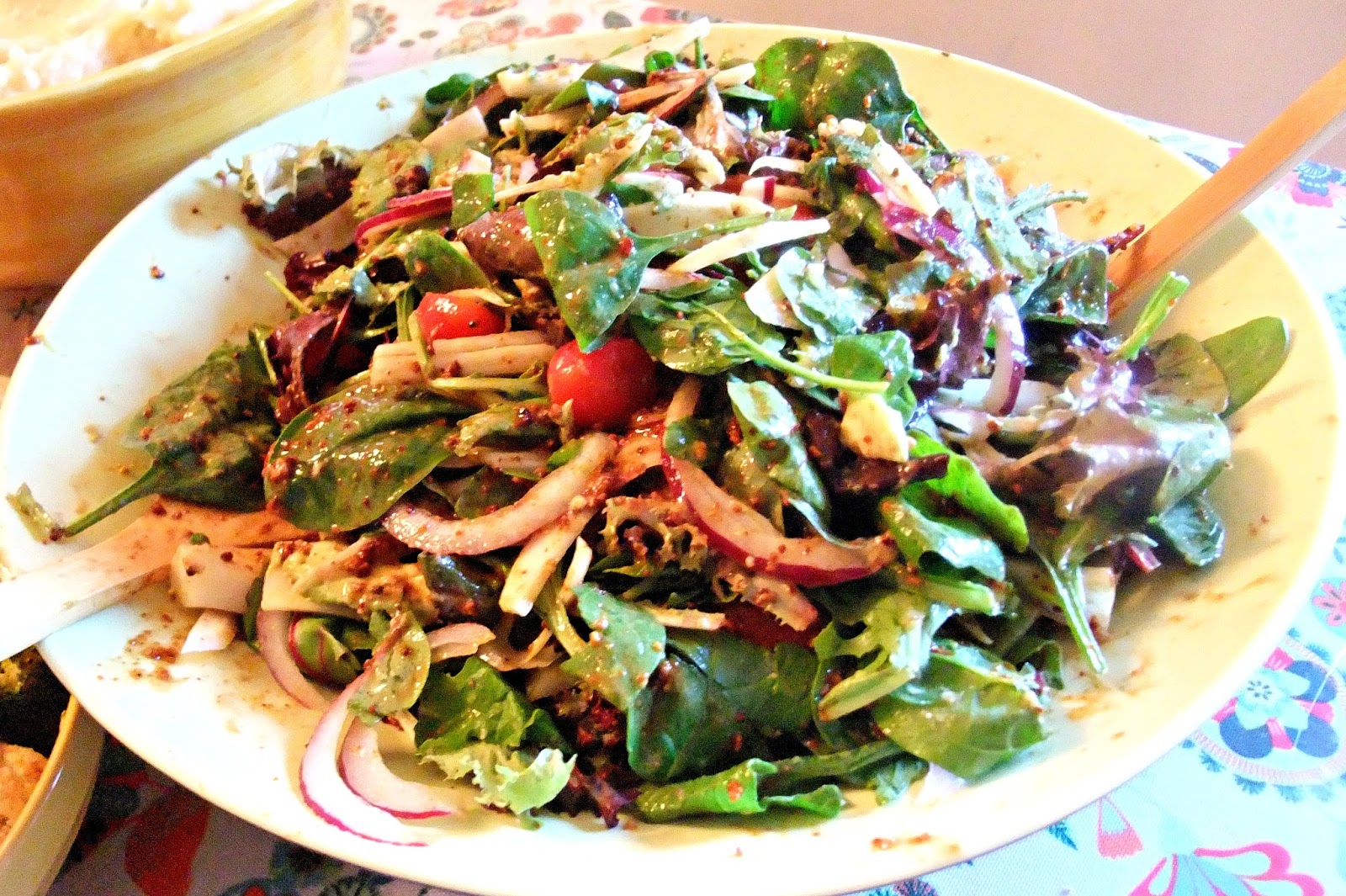 Susan's SavourIt! Mixed Green Salad with Fennel and Avocado in a