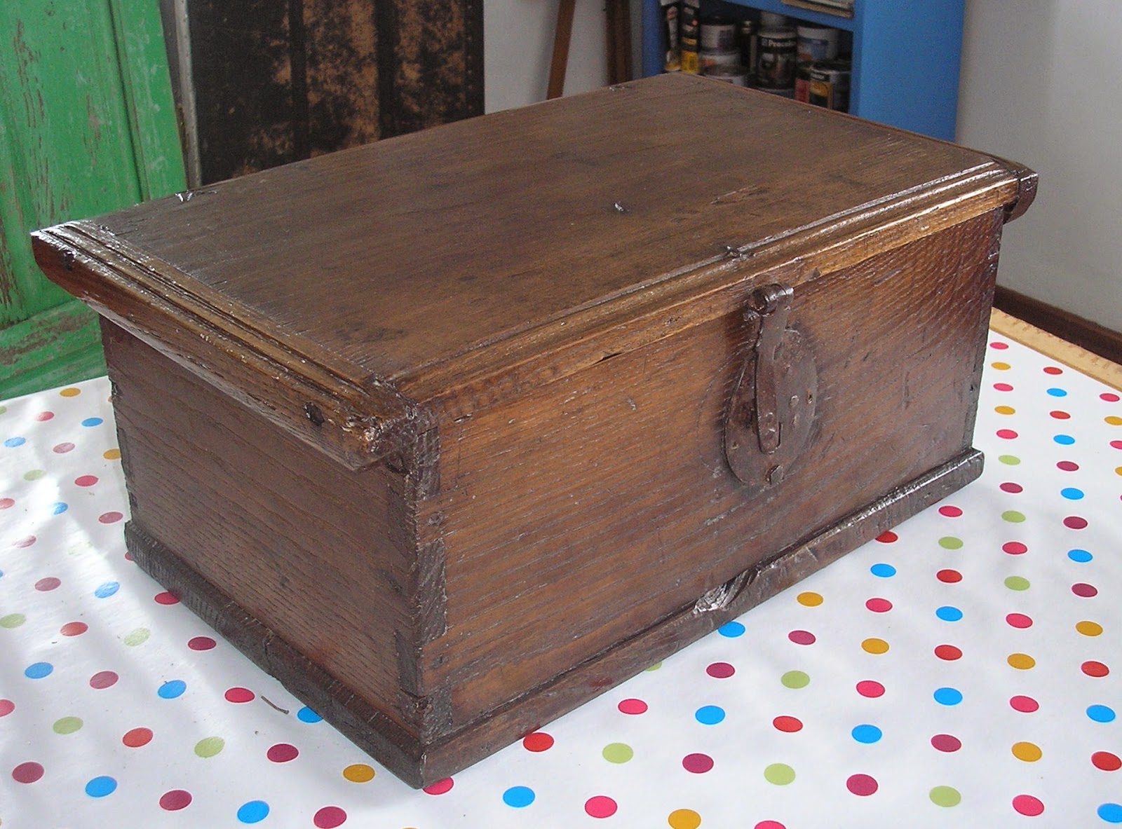 EL DESVAN DE MAMEN: SILLA RECICLADA Y TRABAJOS DE LOS CURSOS