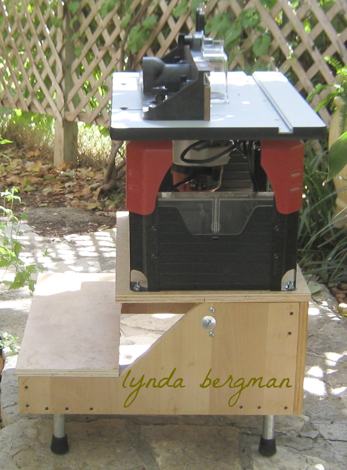 LYNDA BERGMAN DECORATIVE ARTISAN A STURDY TABLE FOR MY ROUTER TABLE