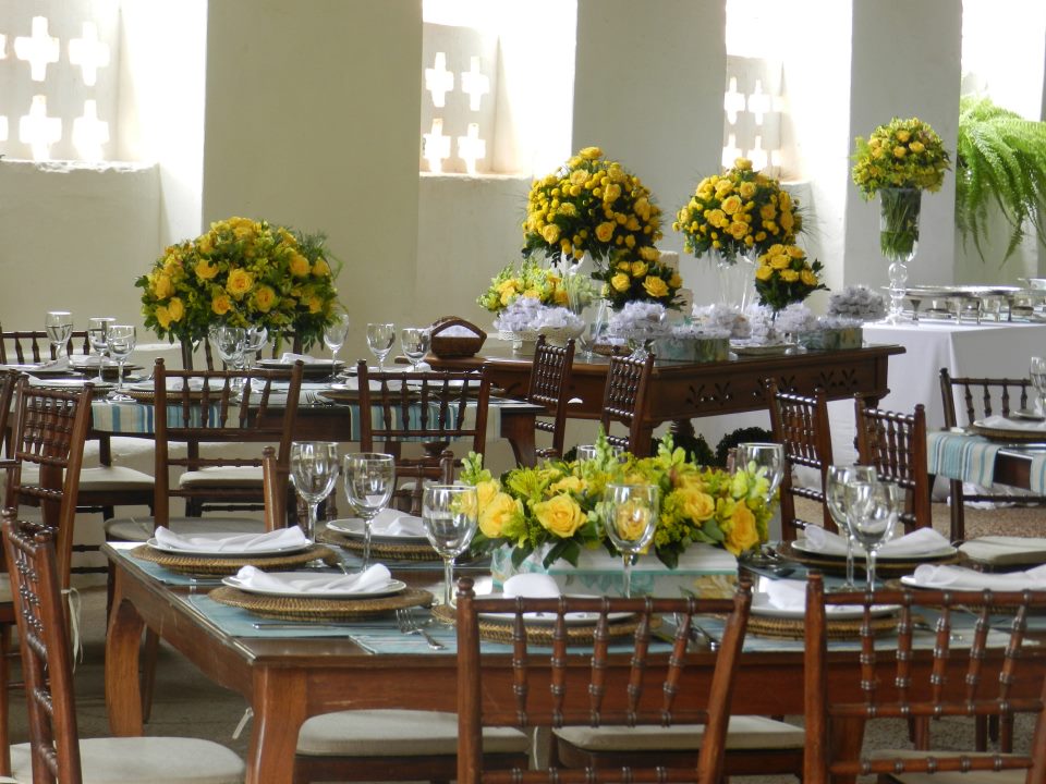 Criação de eventos Decoração azul e amarelo Criação de eventos Decoração azul e amarelo