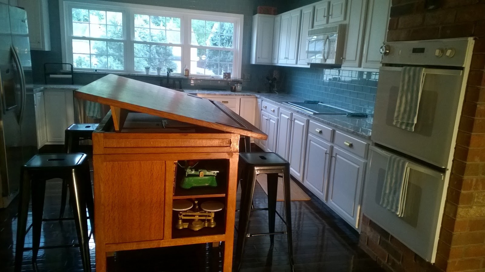 Cool and Unique Kitchen Islands