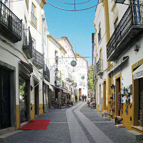 Évora créditos de imagem: http://farm3.static.flickr.com/2653/4176899097_830986e530.jpg Évora créditos de imagem: http://farm3.static.flickr.com/2653/4176899097_830986e530.jpg