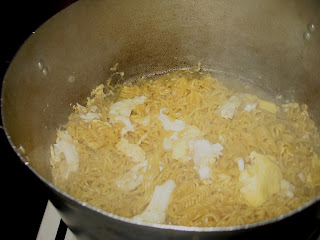 [Image: poached+egg+indomie+noodles+004.JPG]