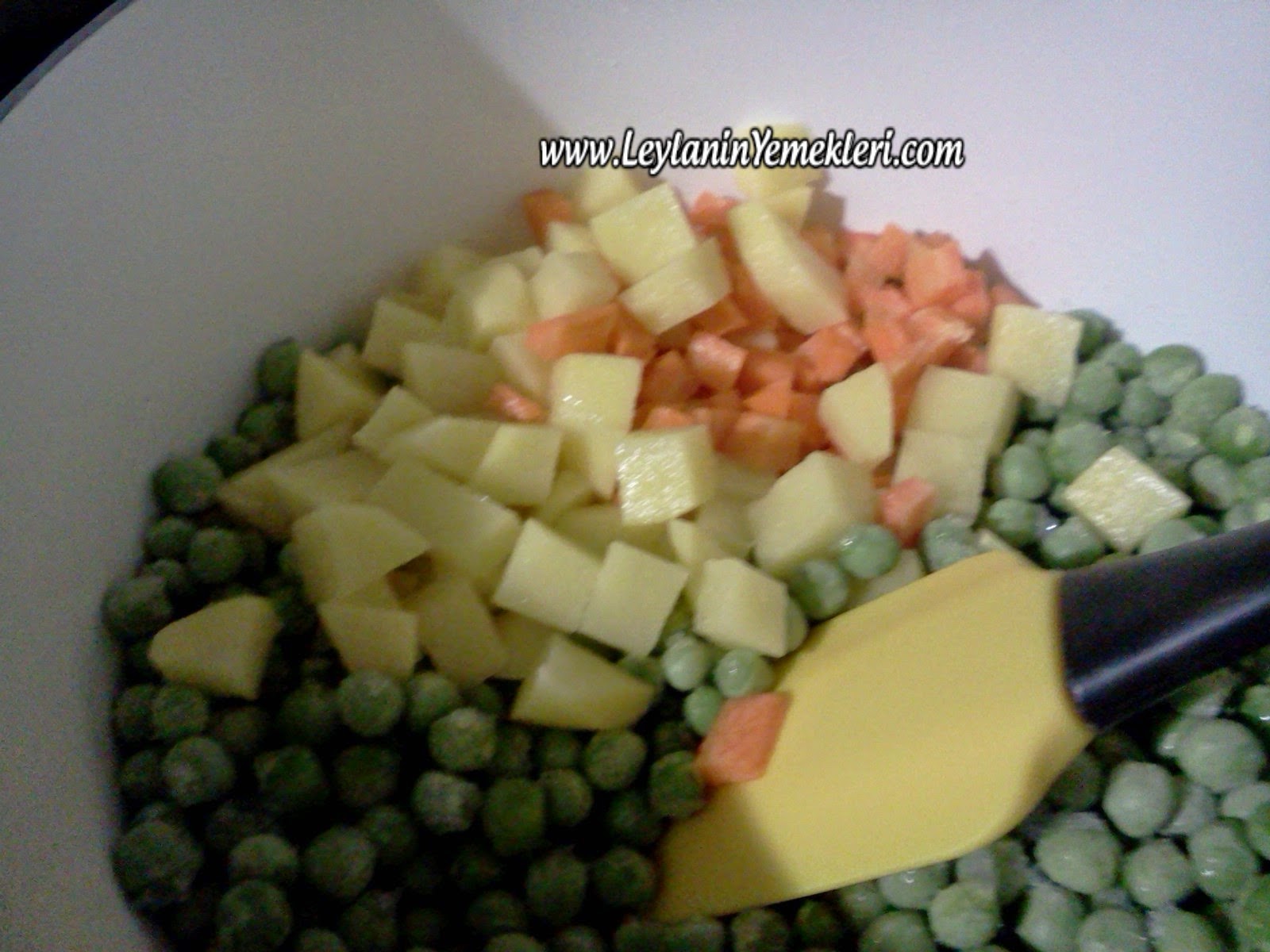 Etli Sebzeli Bezelye Yemeği Nasıl Yapılır? Yemek Tarifleri