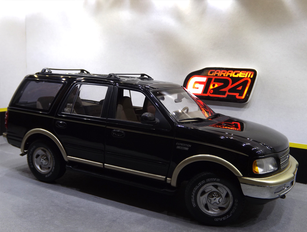 Ford Expedition (Diecast) GARAGEM124