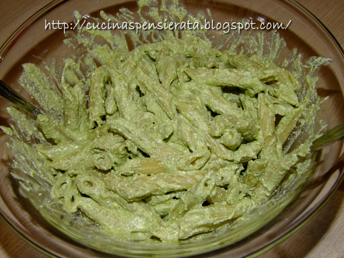 Penne al pesto di rucola con robiola e speck croccante da Cucina