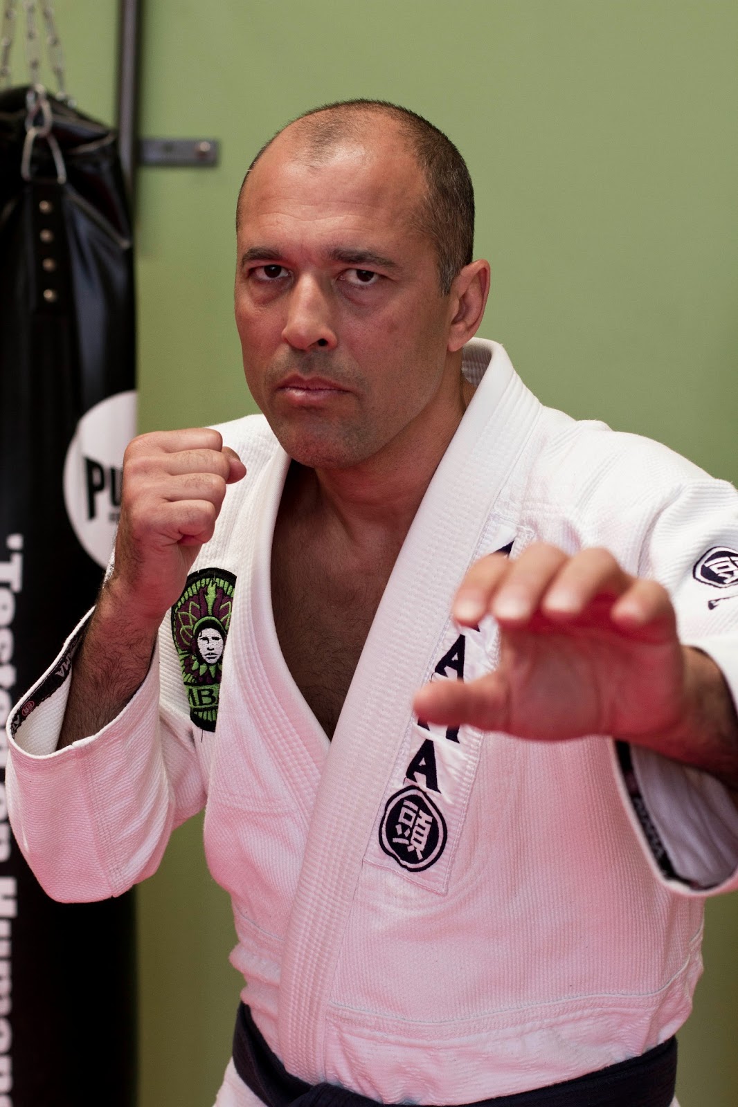 Travels with Tia Royce Gracie = The Man