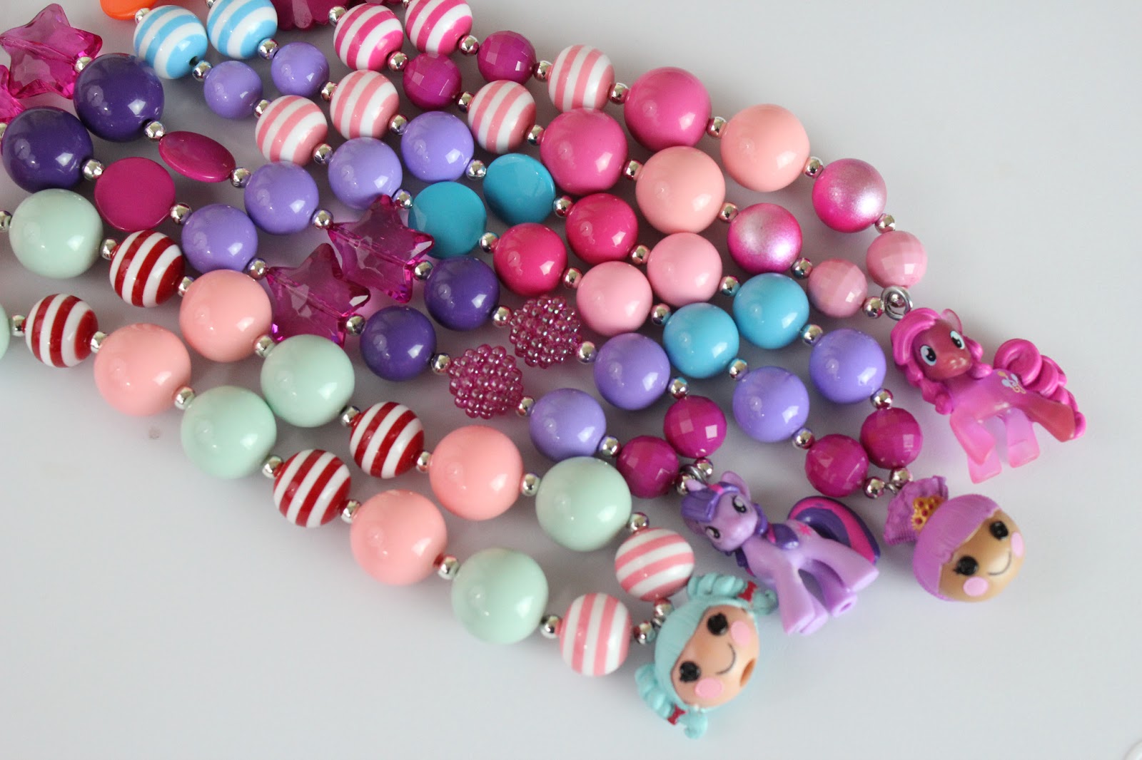 MommyCraftsAlot CHUNKY bubblegum beaded necklace tutorial