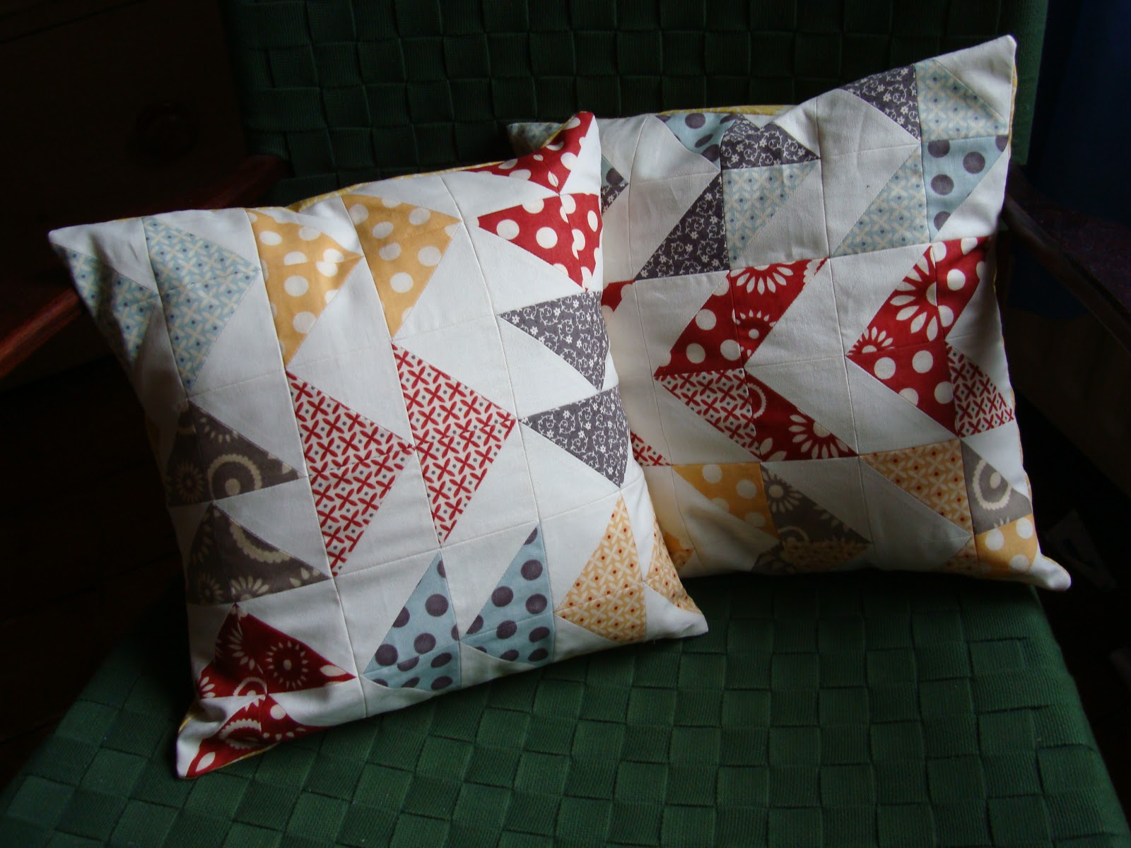 The Pezzy quilt and my first cushions! / CHARM ABOUT YOU