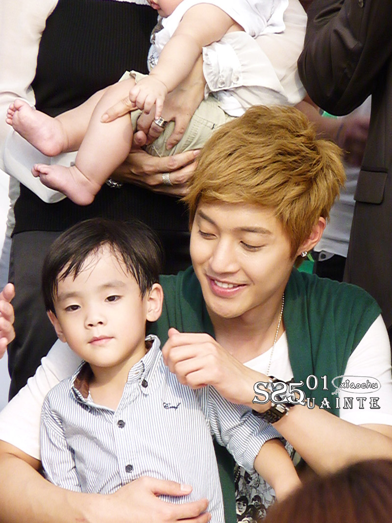 KIM HYUN JOONG: [Photos]Kim Hyun Joong & Kids @ TheFaceShop Singapore