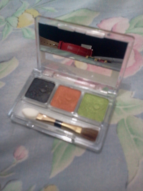 Eyeshadow Sariayu Warna Hitam running with high heels eyeshadow sariayu trend warna 2011 Eyeshadow Sariayu Warna Hitam running with high heels eyeshadow sariayu trend warna 2011