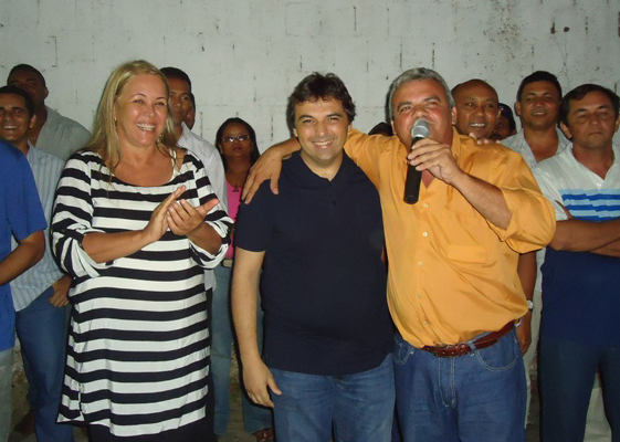 http://2.bp.blogspot.com/-3s03_OMbjJ4/TqSLJaLOVUI/AAAAAAAADD4/qcd4kaDp5eQ/s1600/TATI+FRENTE.jpg