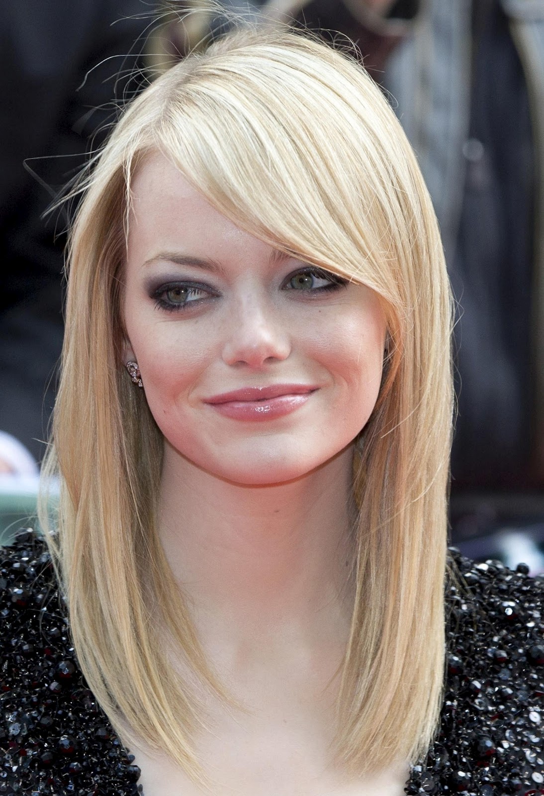 http://2.bp.blogspot.com/-3sTBnHs7SLM/T-QoPmJ9N3I/AAAAAAAAJfE/kam2LzOdad4/s1600/Emma+Stone+%E2%80%93+%E2%80%9CThe+Amazing+Spider-Man%E2%80%9D+Premiere+in+London+HQ+(1).jpg