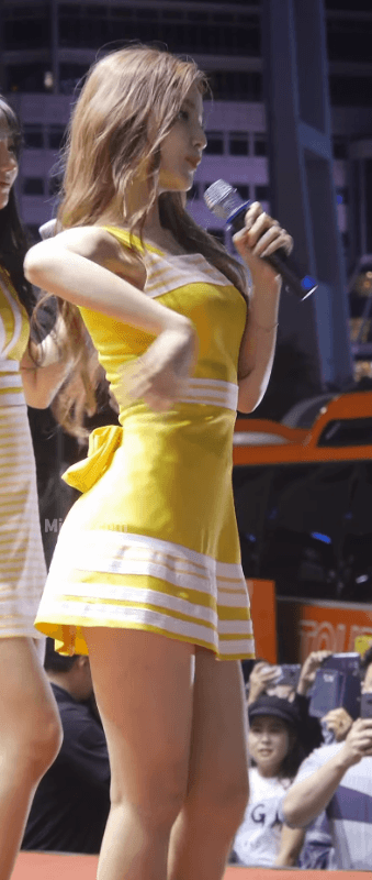 노란 원피스가 잘 어울리는 엘리스 소희