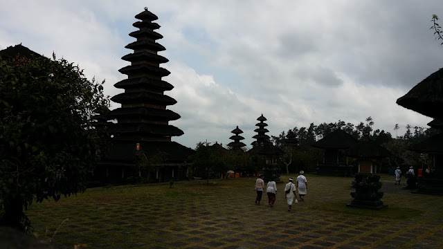 Pura Besakih (Bali - Indonesia) Pura Besakih (Bali - Indonesia)