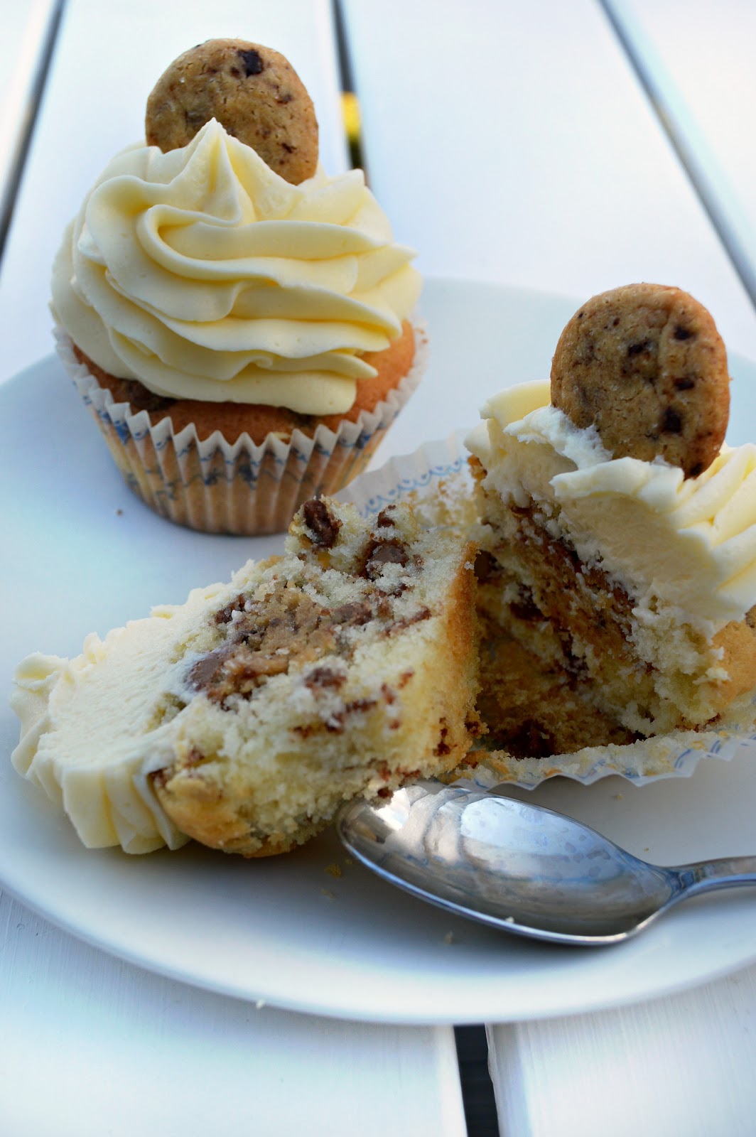 A lovely cake Chocolate chip cookie dough cupcakes
