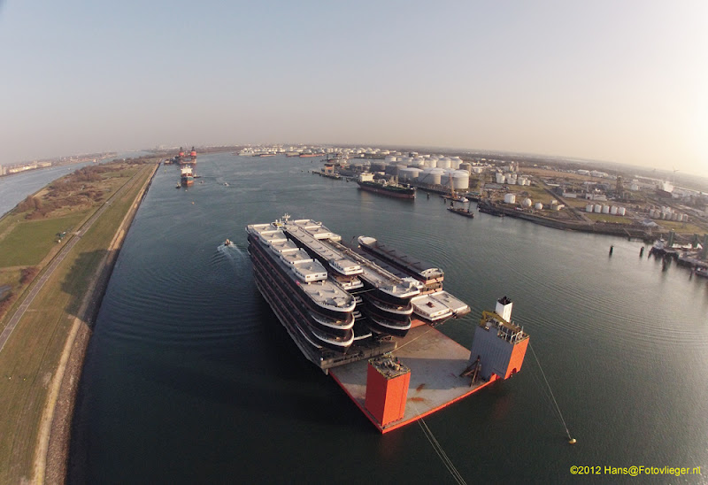 World Of Technology: Blue Marlin The Giant Ship That Ships Other Ships