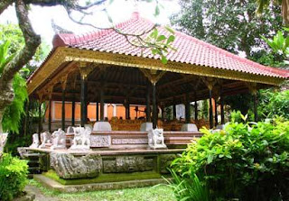 Download this Rumah Gapura Candi Bentar Adat Bali picture