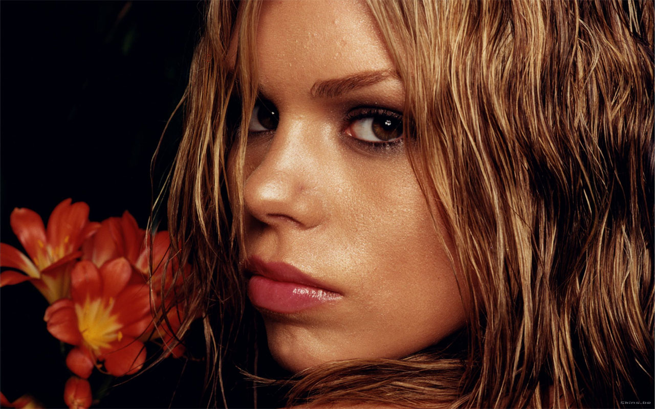 http://2.bp.blogspot.com/-3uVsSRwZWTY/TVOBrxJVpyI/AAAAAAAACfo/V6VB75IvIiw/s1600/Billie+Piper+%25284%2529.jpg