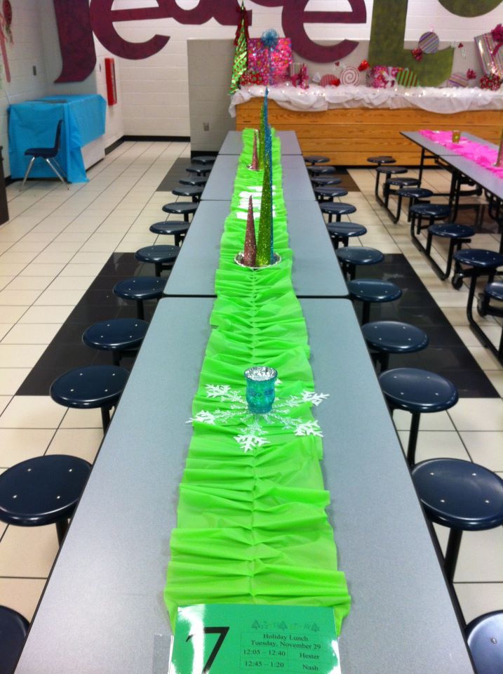 Room Moms Rock School Cafeteria Holiday Decor