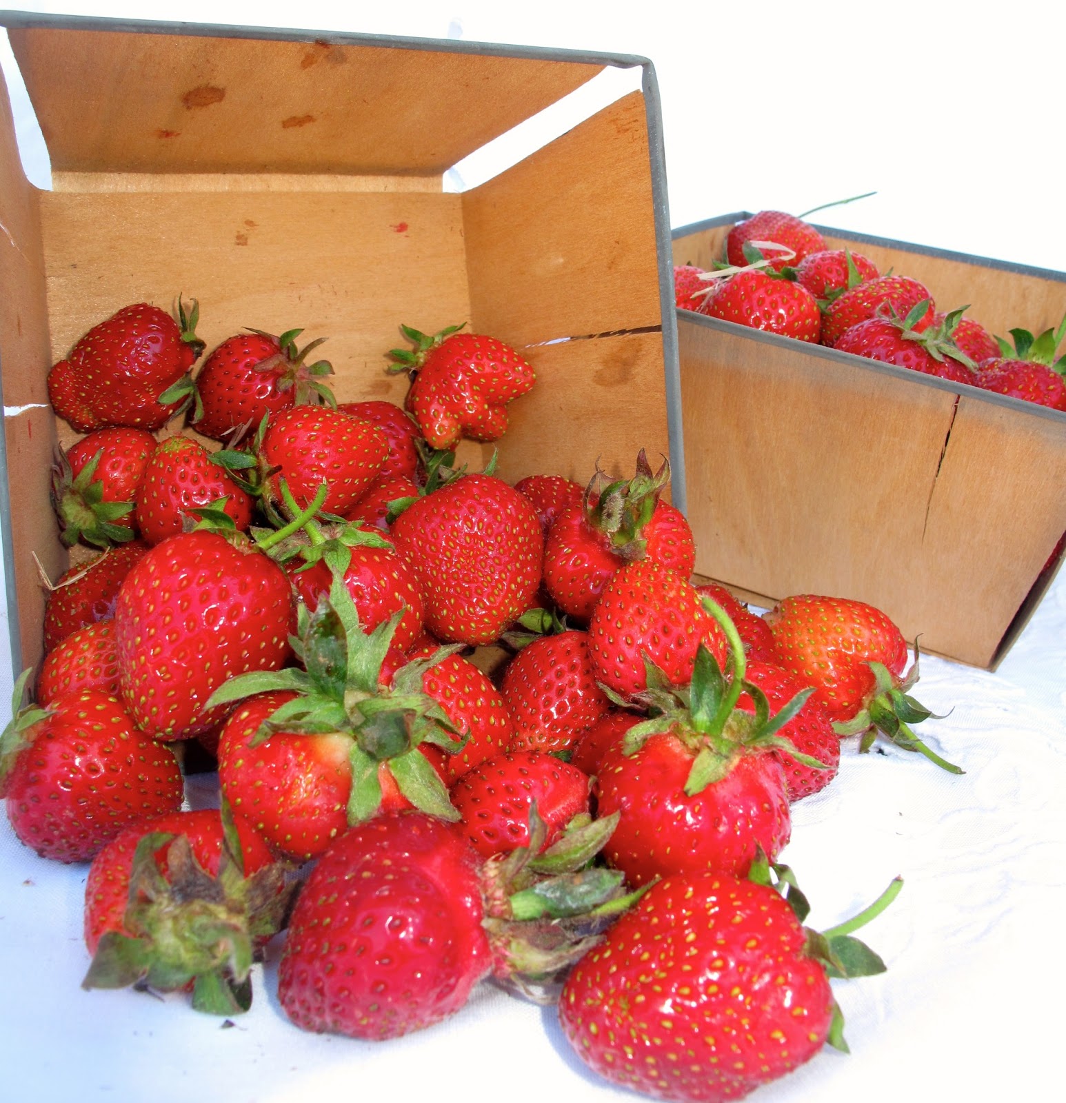 Cheerful Thrifty Door Steel Rimmed Strawberry Baskets and Fresh