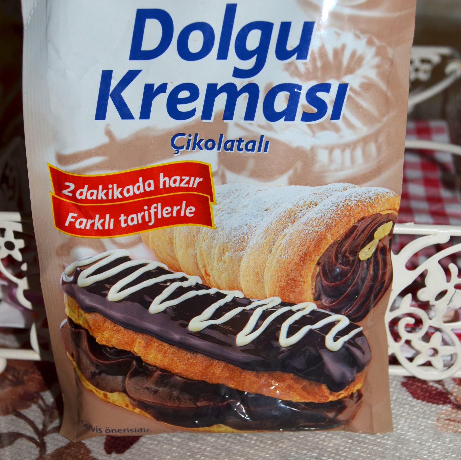 Sevgiden Esintiler Delikli, Krema Dolgulu Kek (Poke Cake)
