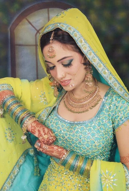 Latest Pakistani Wedding Dresses Jewelry and Makeup Latest Pakistani Wedding Dresses Jewelry and Makeup