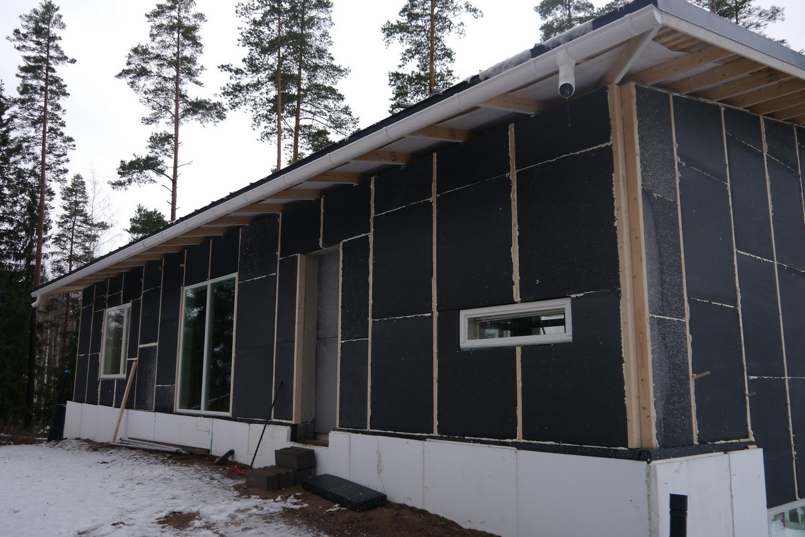Kotikontu Seinien eristystä, ulkopuolen täytöt, ikkuna Kotikontu Seinien eristystä, ulkopuolen täytöt, ikkuna
