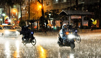 8 Tips Merawat Sepeda Motor Saat Musim Hujan Tiba Motor Saat Musim Hujan